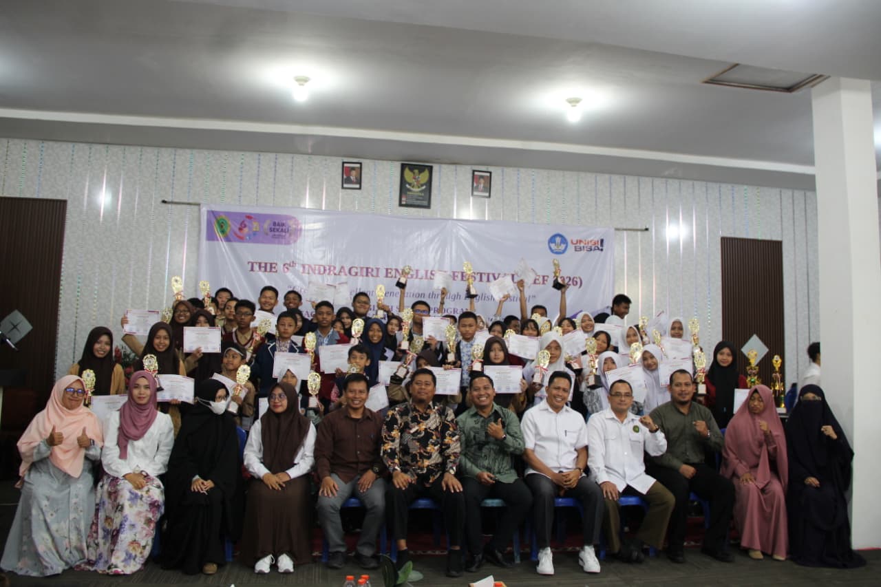 Spektakuler! The 6th Indragiri English Festival Resmi Ditutup, SMPN 1 Tembilahan Kota dan SMAN 1 Tembilahan Kota Raih Juara Umum