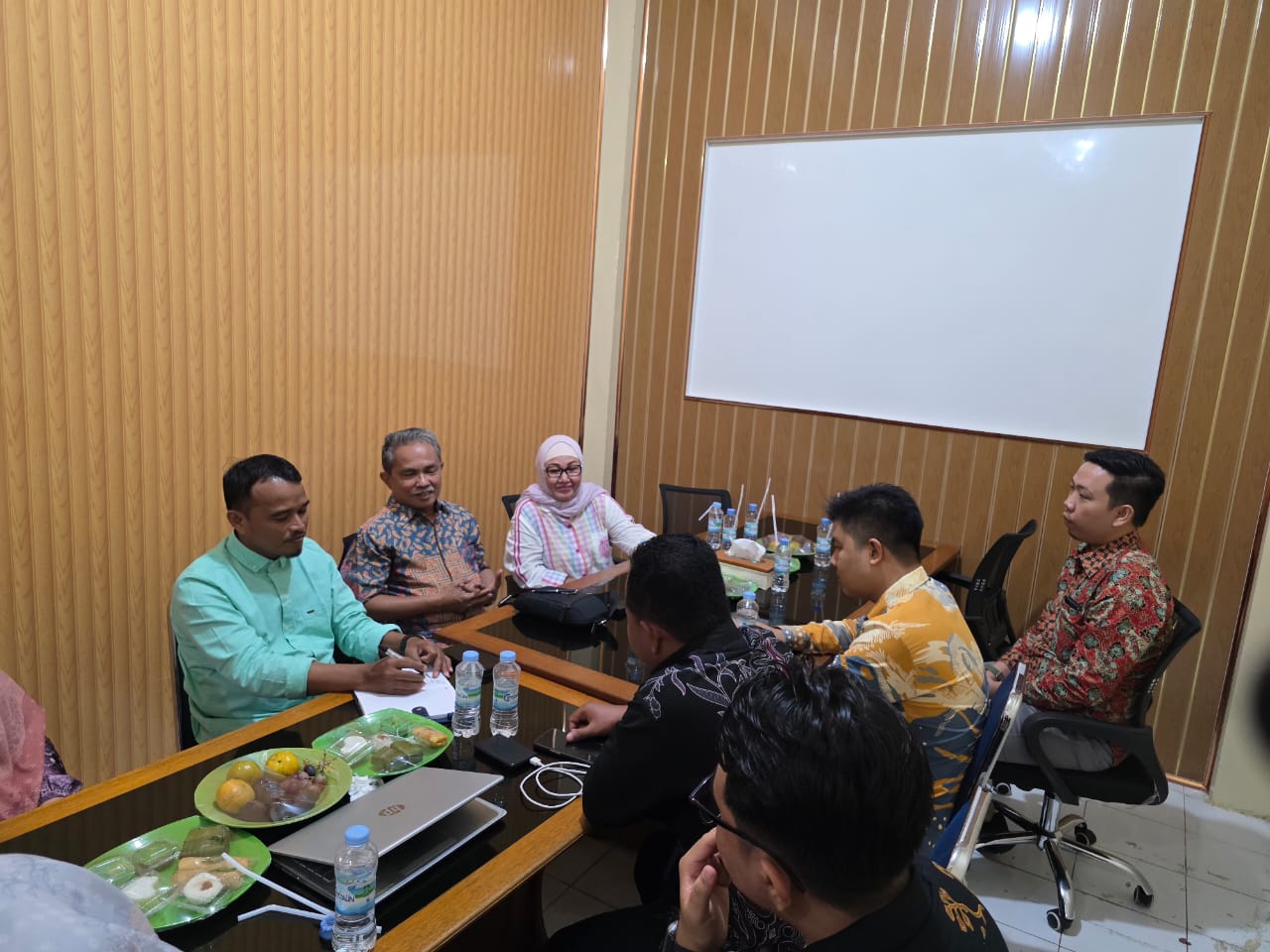 HJ. Syafni Zuryanti Pimpin Rapat Evaluasi Strategis untuk Penguatan STIKes Husada dan UNISI