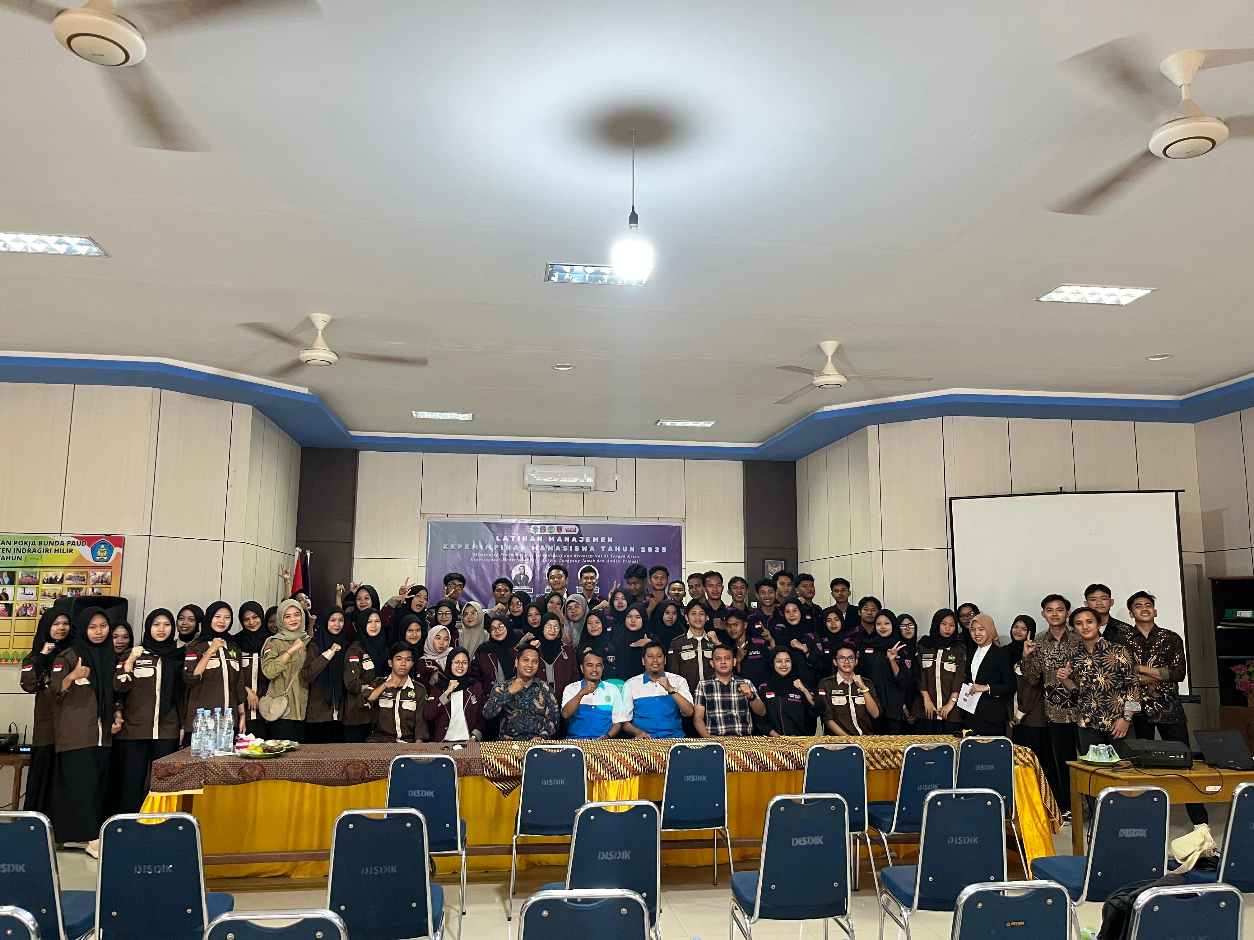 Latihan Manajemen Kepemimpinan Mahasiswa (LMKM) FKIP UNISI 2025: Membentuk Pemimpin Komunikatif dan Berintegritas di Tengah Krisis Kepercayaan
