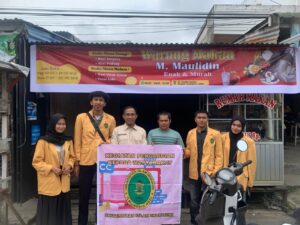 Dokumentasi Bersama antara Dosen, Mahasiswa dan Pemilik UMKM